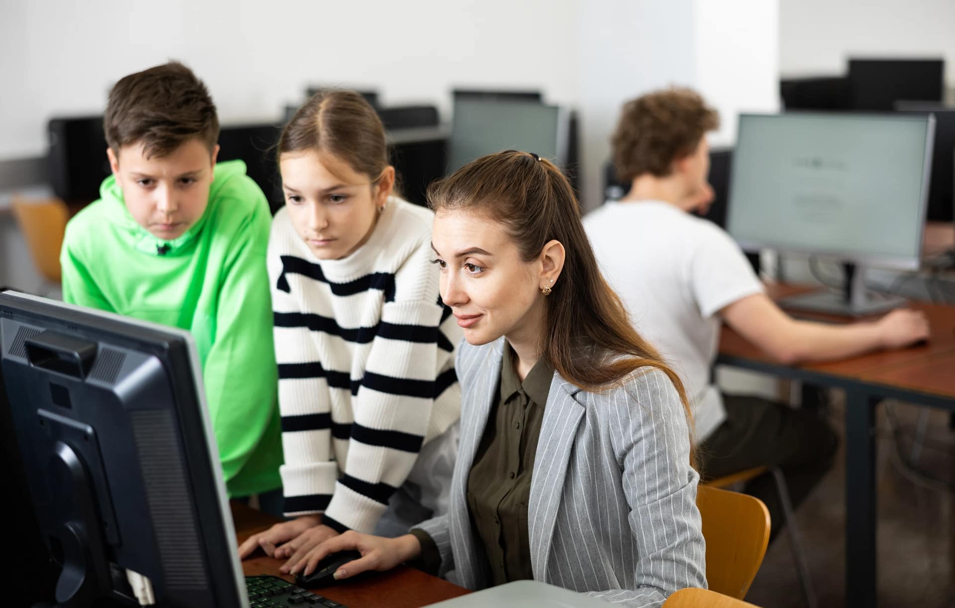 copii, laborator informatic, profesor